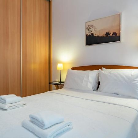 Flat In Excellent Location With Private Parking Appartement Athene Buitenkant foto