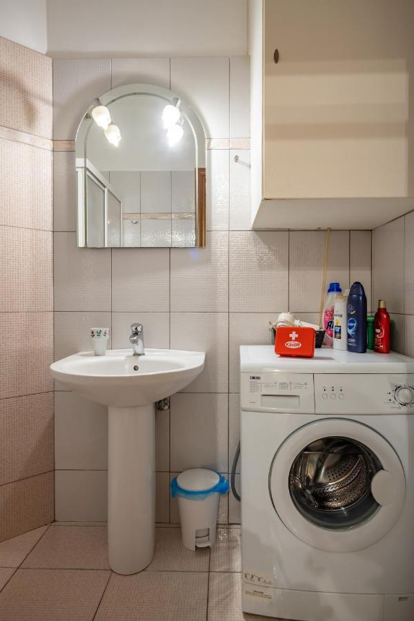 Flat In Excellent Location With Private Parking Appartement Athene Buitenkant foto