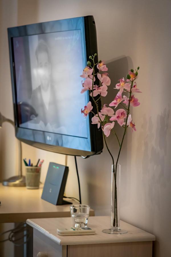 Flat In Excellent Location With Private Parking Appartement Athene Buitenkant foto