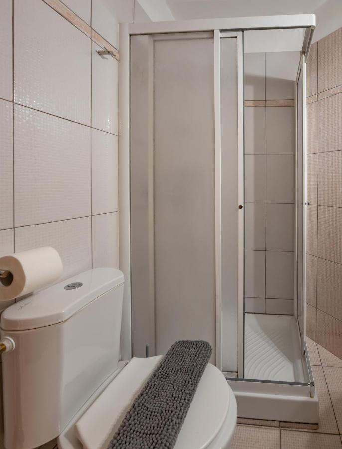 Flat In Excellent Location With Private Parking Appartement Athene Buitenkant foto